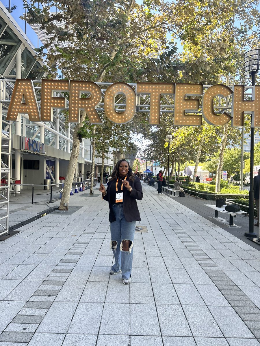 SoooSweetKitty_'s tweet photo. #AfroTech25 Thank you for another year of networking, culture, opportunities, innovation, education and fun. This was my first year as an attendee, that did not have to work and I enjoyed it so much. I was able to connect with my people, both old and new! https://t.co/lqDHzpdqqP