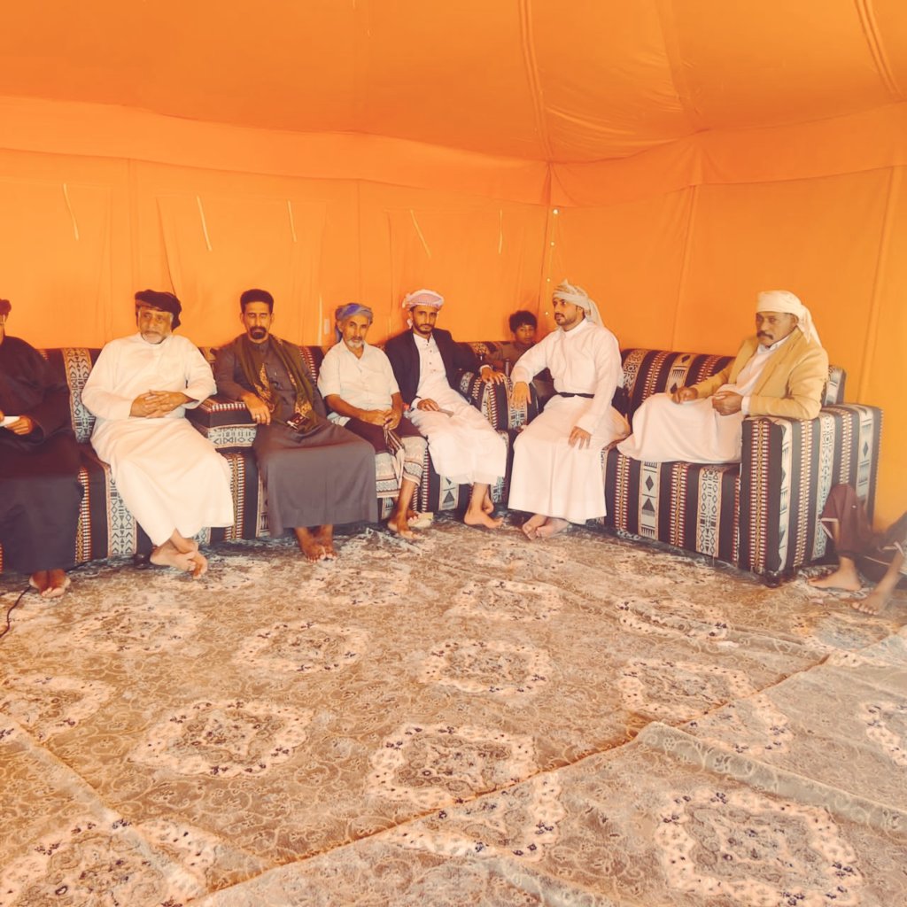 قبائل #حضرموت وقبائل #المهرة أثبتوا أنهم الحصن الحصين في وجه التهريب والإرهاب والدرع الذي تصدى لكل المؤامرات بثبات وشجاعة.

#ميثاق_حضرموت_والمهره