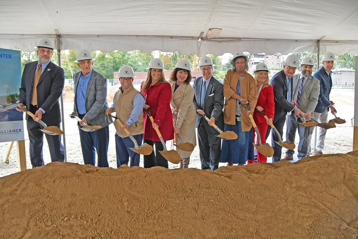 kentuckycourts's tweet image. 📸 The Kentucky Judicial Branch and Barren County broke ground Thursday for a judicial center in Glasgow. 🔗facebook.com/reel/209483591… kcoj.info/BarrenGB2025. #StateCourts #CourtFacilities