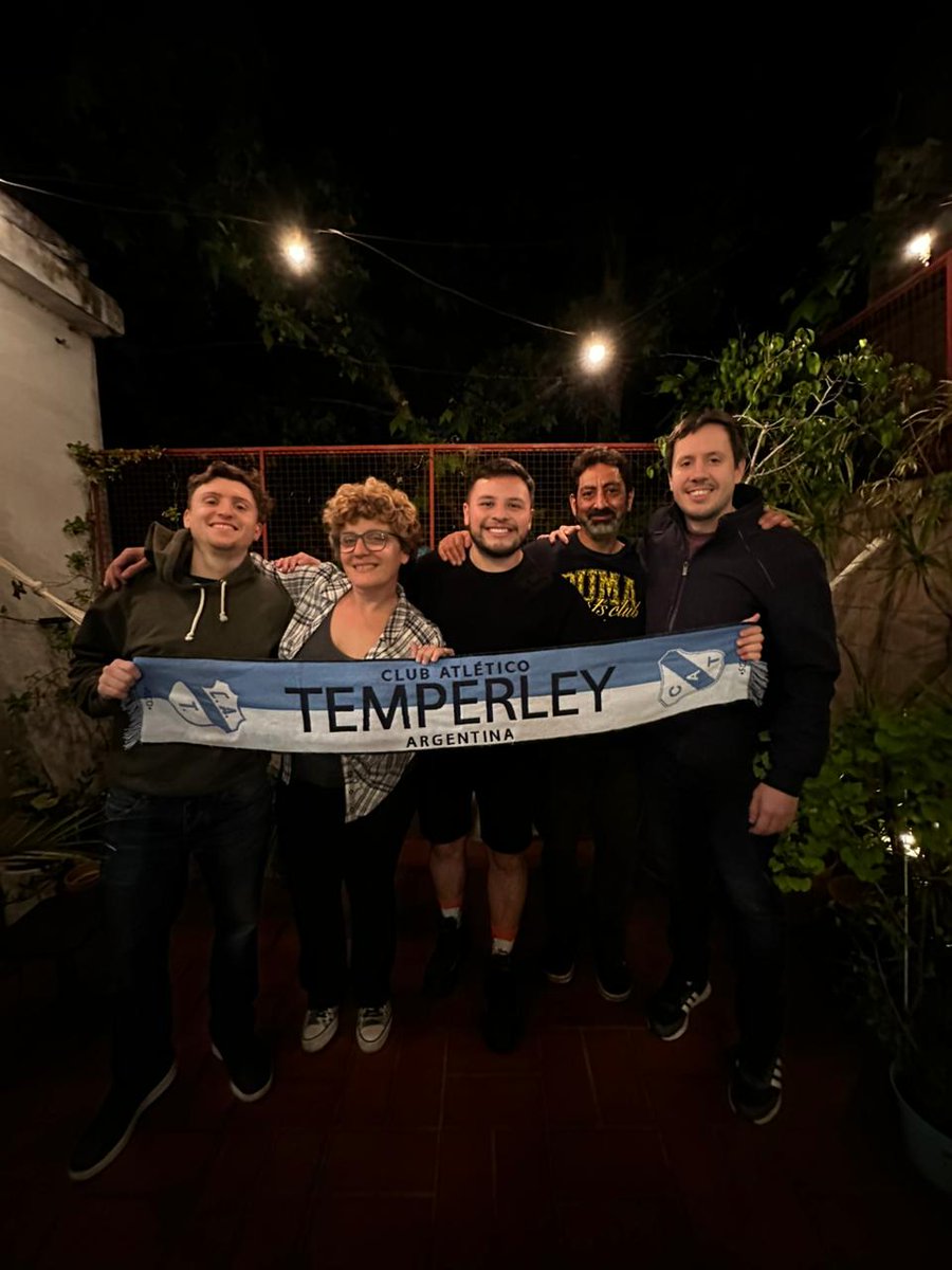 Parece que vivimos de despedida en despedida? Pero esta es especial, porque Sergio terminó su pasantía en el lab y se vuelve a Colombia. Te vamos a extrañar! Ojalá vuelvas algún día!