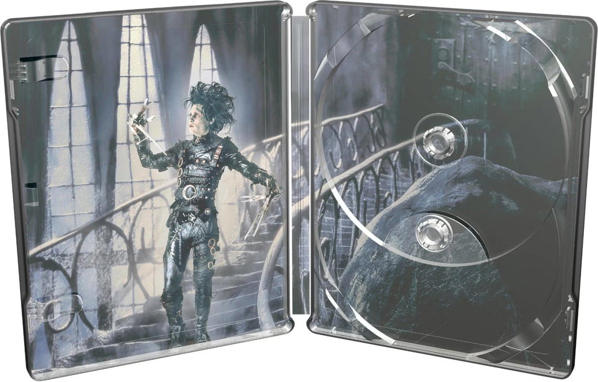 "Edward aux mains d'argent" (1990) avec Johnny Depp et Winona Ryder, l'un des premiers bijoux de Tim Burton, arrive dans le club des 4K avec un SteelBook UHD/Blu-ray, le 5/11 chez <a href="/20thCenturyFR/">20th Century Studios FR</a>. Détails : 
dvdfr.com/dvd/f302530-ed…