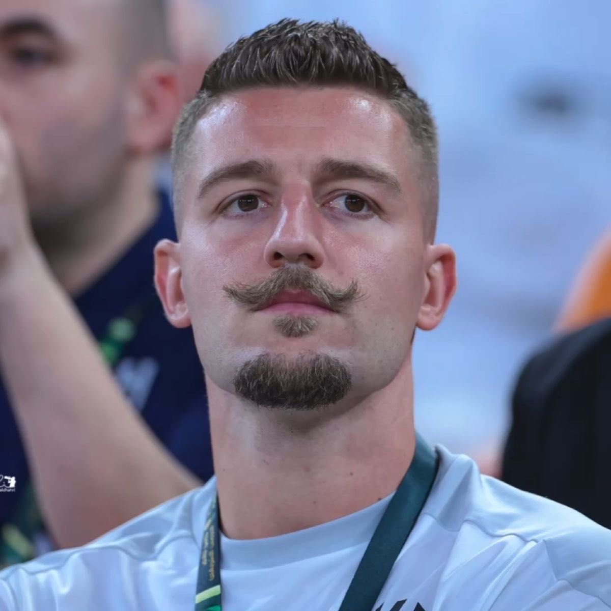 arkw3's tweet image. يمديه يجهز قبل الغرافه؟ والله الوسط بدونه ضايييع