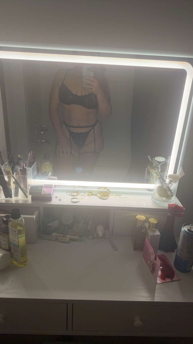 jcat9700's tweet photo. I think it’s Fuck Me Friday! 

Ladies, drop your content or QRT showing you “Fuck Me Friday” pose! 👅 

Fellas, which one of my posts makes you wanna Fuck Me on this Friday? Red or black? https://t.co/lISY6ZZl1W
