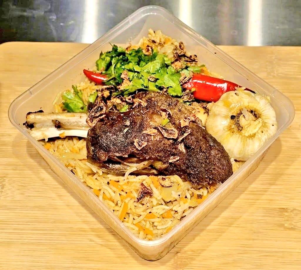 H_Bakkaniy's tweet image. Orang Nilai,Seremban ni nak bagitau 9 November ni ada nak bawa pergi sana.
Tak banyak.
15 Plov Kambing
15 Plov Lamb Shank
Tak ada penghantaran, ambil di 'pick-up' point sahaja.
Esok buka tempahan, siapa cepat dia dapat.