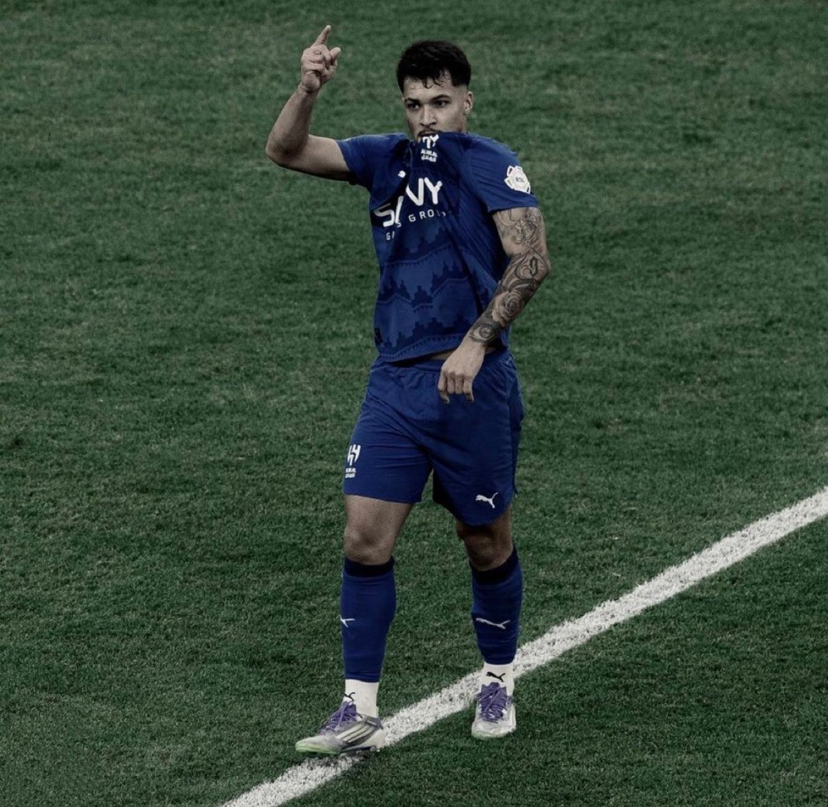 هدف الأول عن طريق ماركوس ليوناردو