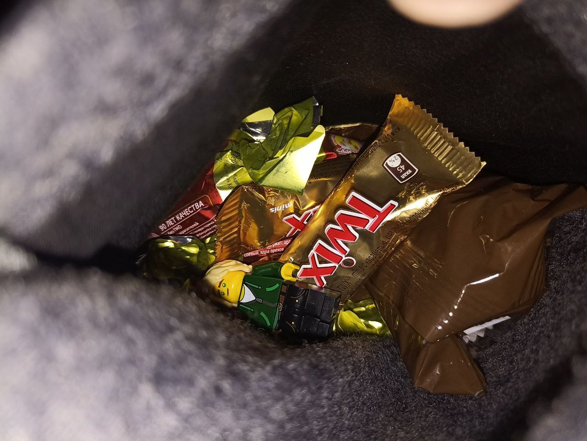 shhhlagbaum's tweet image. pocket Lloyd survived this Halloween at my work
#ninjago