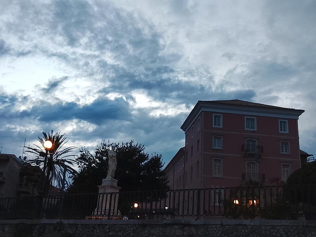 Η Ιόνιος Ακαδημία στα φθινοπωρινά της

#CorfuExit