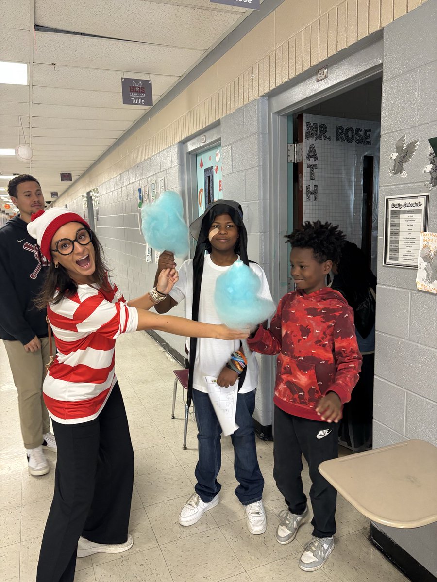 Here. On Time. Ready to Learn. This is my big initiative at <a href="/TweetDCS_HLI/">Horn Lake Intermediate</a> . Mr. Rose’s class had perfect on time attendance this morning. Trick or treat? They were rewarded with an extra special treat from the principal. #TeamDCS #BeTheStandard #OneTeamOneDream