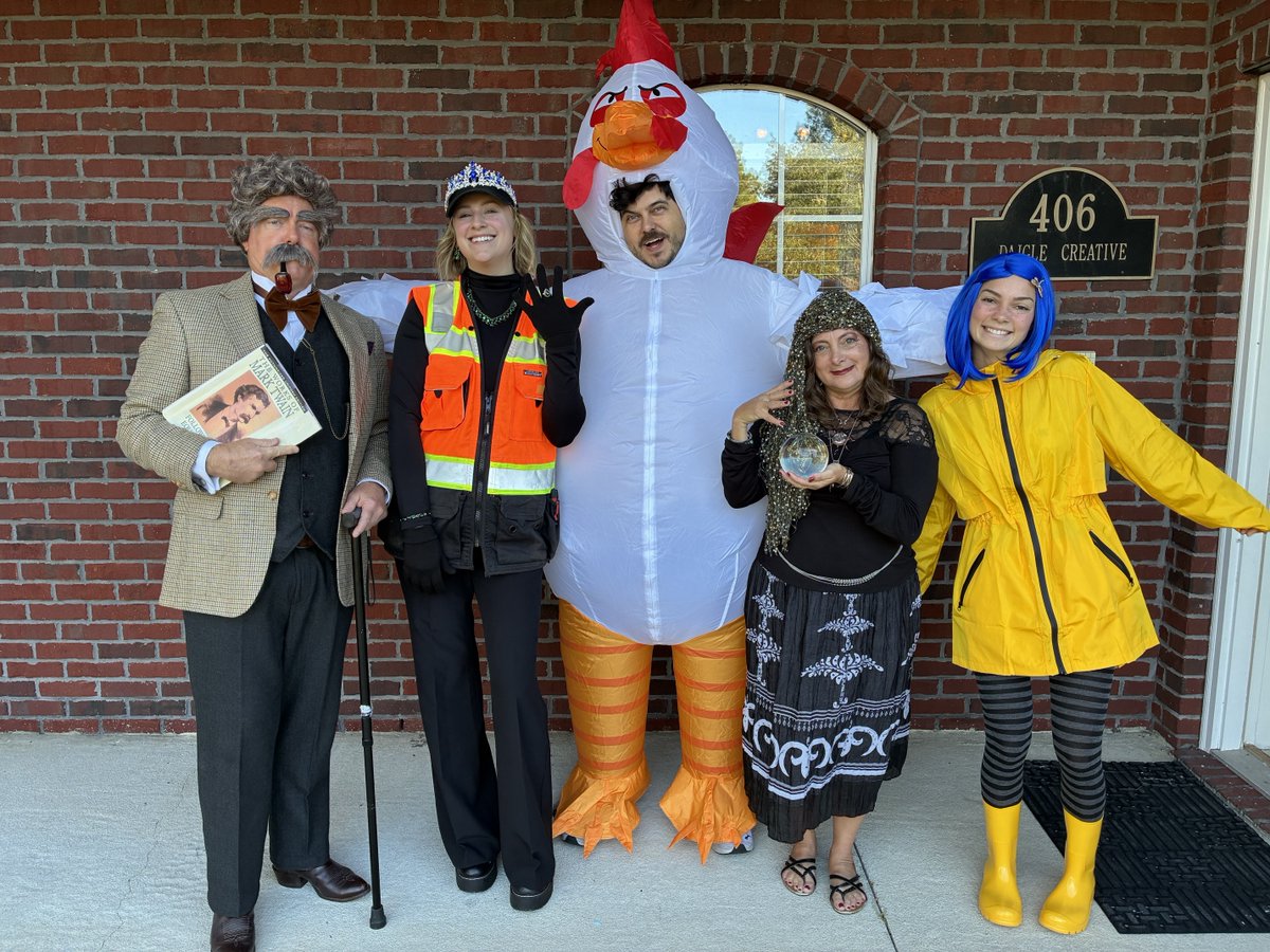 daiglecreative's tweet image. Happy Halloween from all of us at Daigle Creative! 🍬✨ We wish everyone a fun and safe night of trick-or-treating in your most creative costumes. 🎃 Who wore theirs best?! #HappyHalloween #SpookySeason #TeamFun