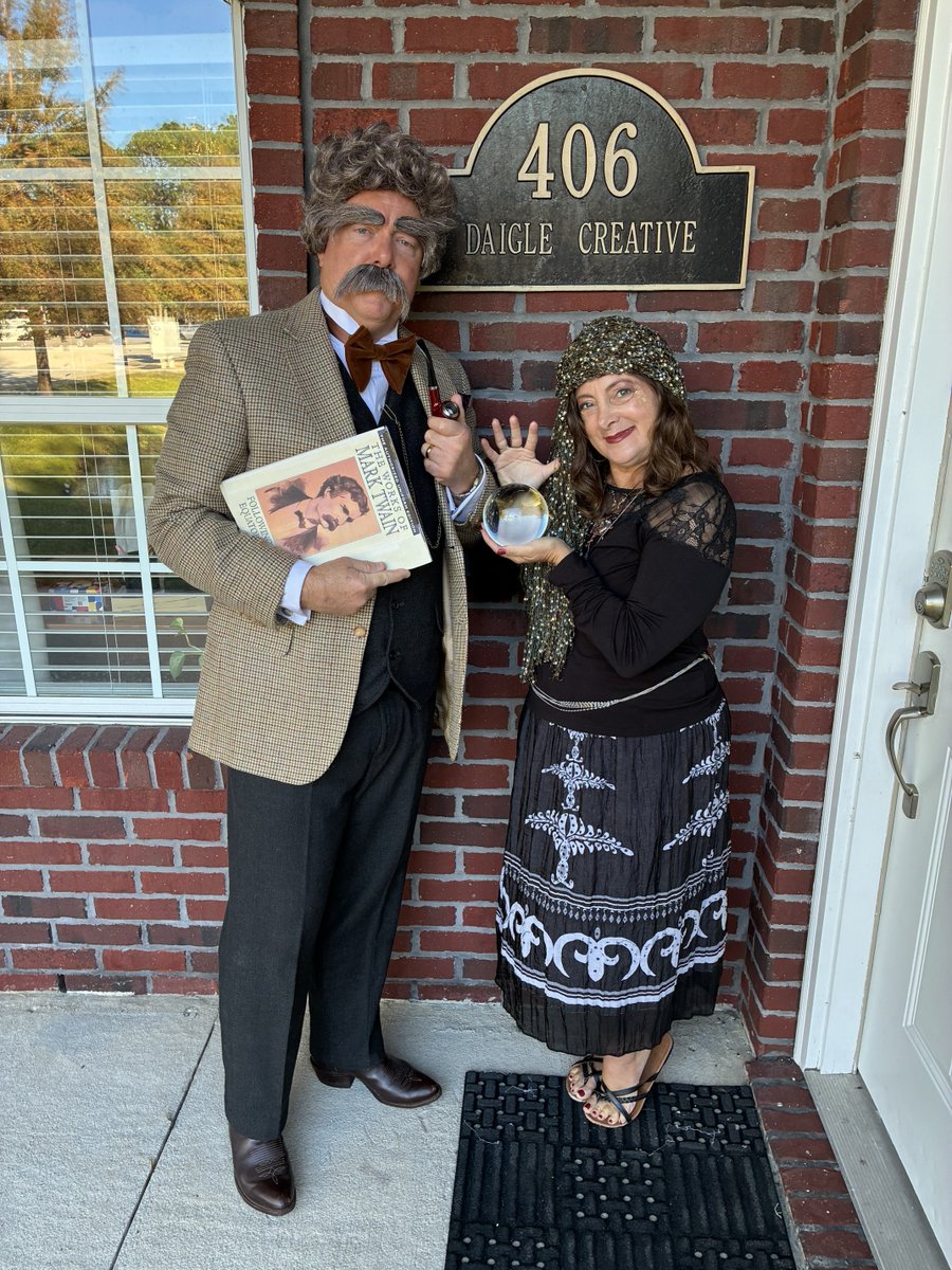 daiglecreative's tweet image. Happy Halloween from all of us at Daigle Creative! 🍬✨ We wish everyone a fun and safe night of trick-or-treating in your most creative costumes. 🎃 Who wore theirs best?! #HappyHalloween #SpookySeason #TeamFun