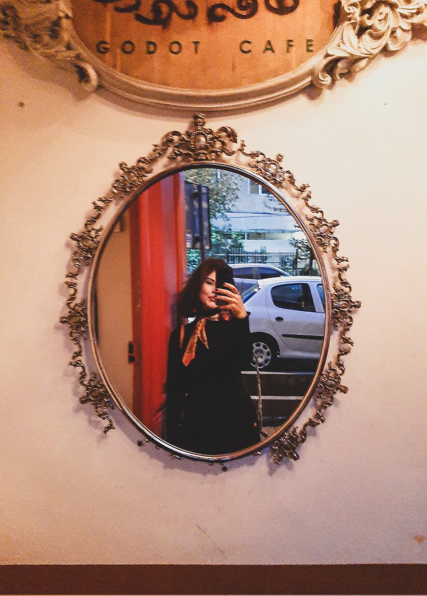 lapetiteprincea's tweet image. در میان نورها از لولاگر تا وَست؛
پی‌اس: متاسفانه هنوز هم نمیشه بدون مزاحمت و آزار خیابونی تو شهر گشت، کاش قدرتی وجود داشت که اینها رو اخته میکرد.