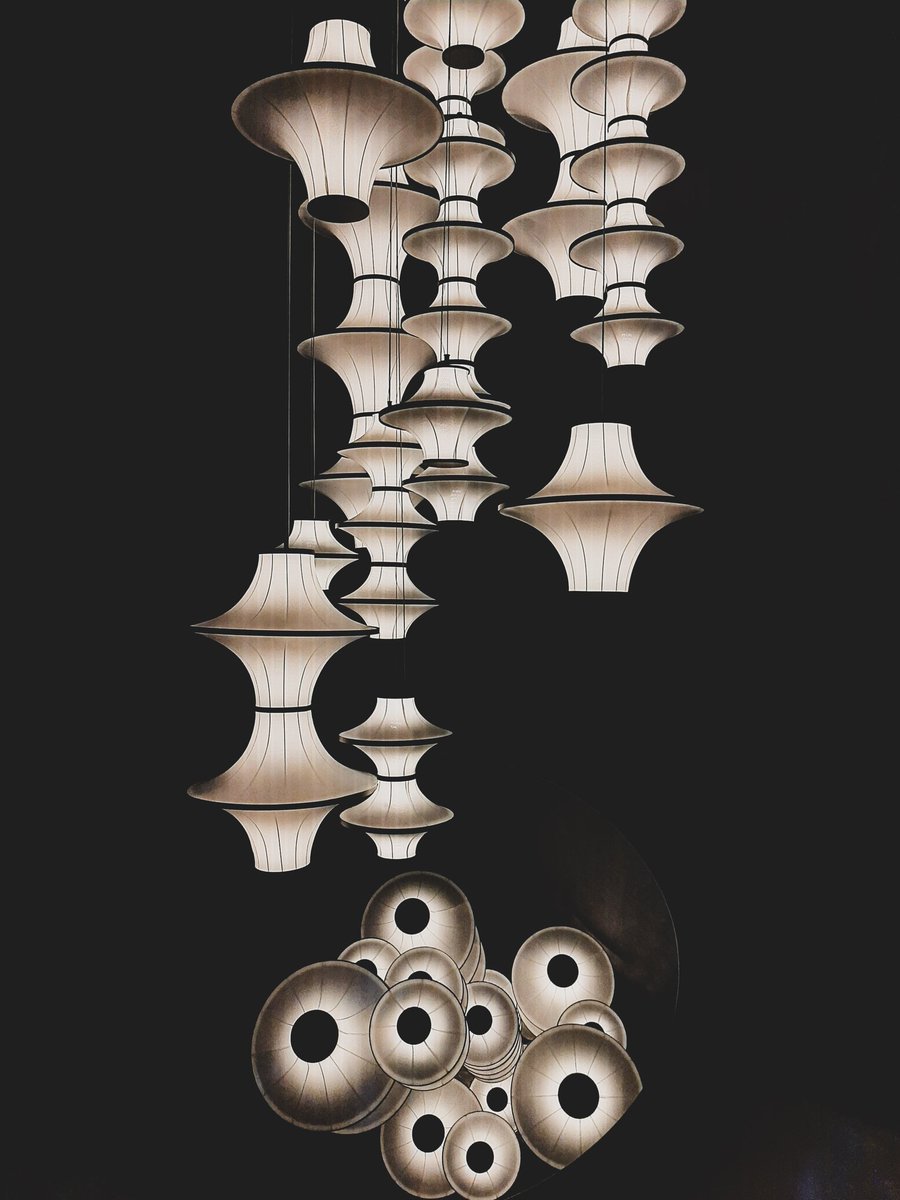 lapetiteprincea's tweet image. در میان نورها از لولاگر تا وَست؛
پی‌اس: متاسفانه هنوز هم نمیشه بدون مزاحمت و آزار خیابونی تو شهر گشت، کاش قدرتی وجود داشت که اینها رو اخته میکرد.