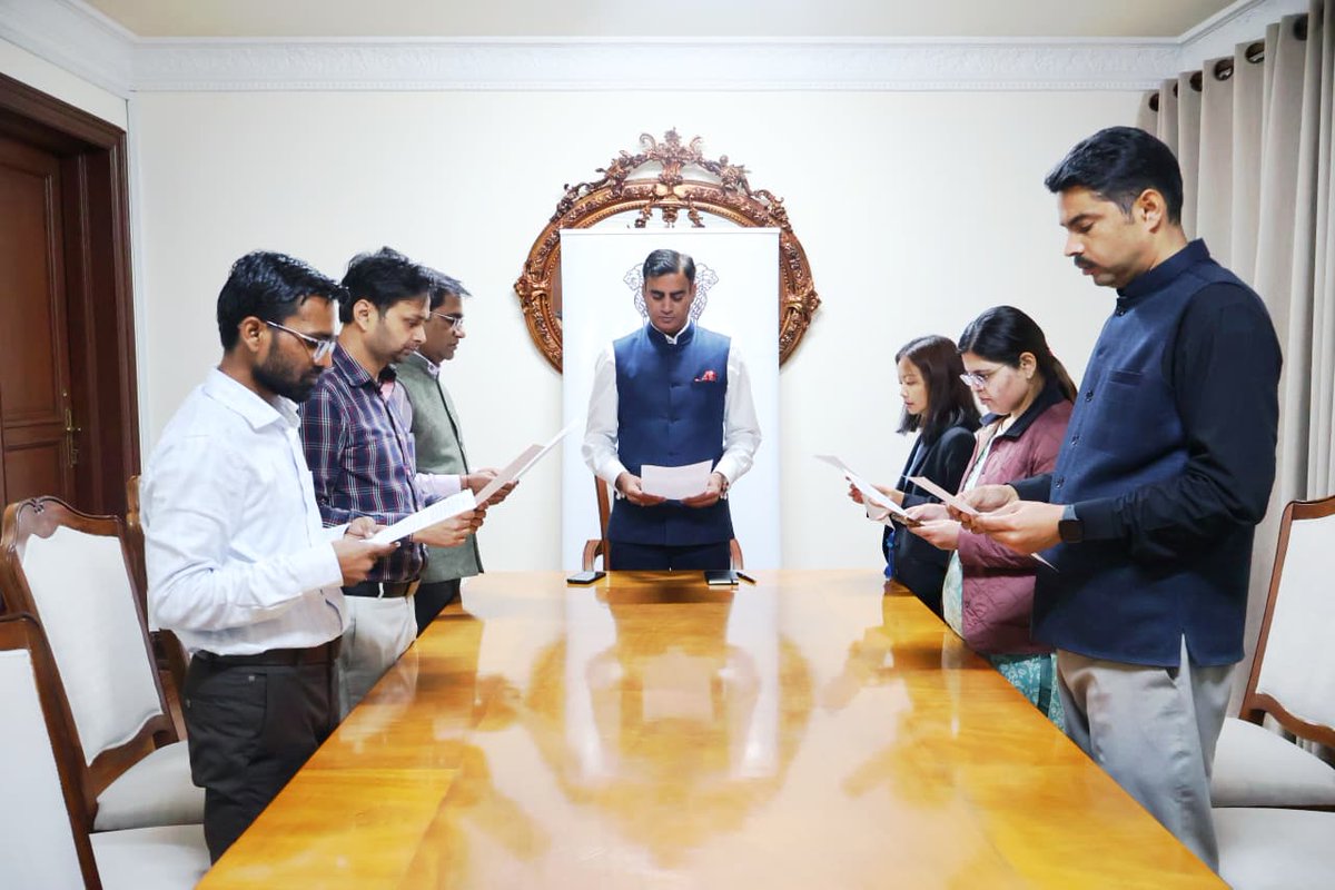 🇮🇳 To commemorate the 150th birth anniversary of the Iron Man of India, Sardar Vallabhbhai Patel, and to mark Rashtriya Ekta Divas, Ambassador Rohit Vadhwana (<a href="/AmbRohitV/">Rohit Vadhwana</a>) administered the Pledge of Unity to the members of the Mission, reaffirming commitment to national integrity