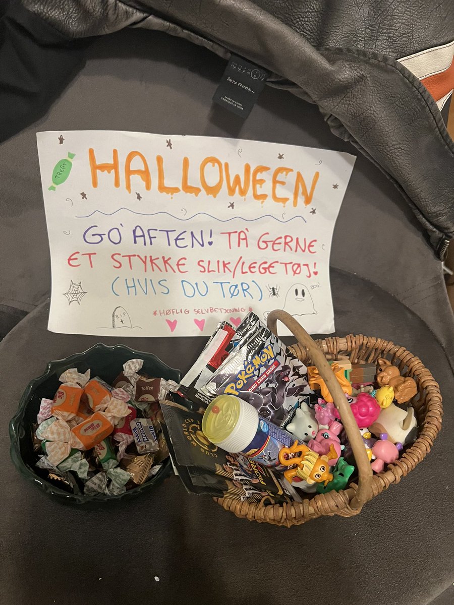 happy payday!!!!!!! my shift felt like it was 28 hours long so I bought a new tv and also happy halloween I did something cute for the children 🥰