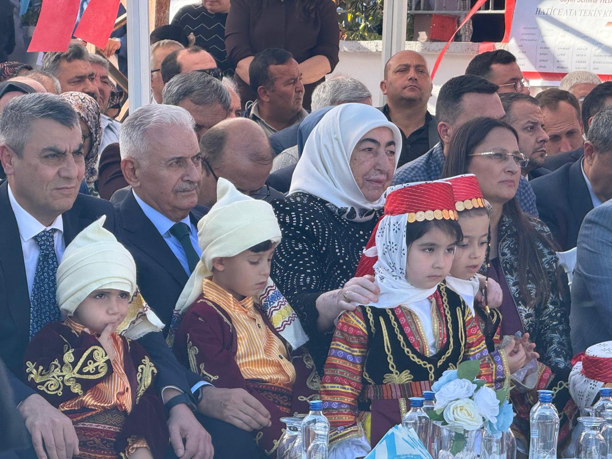 BY's tweet photo. 📸 https://t.co/LBxdgRYZ8m