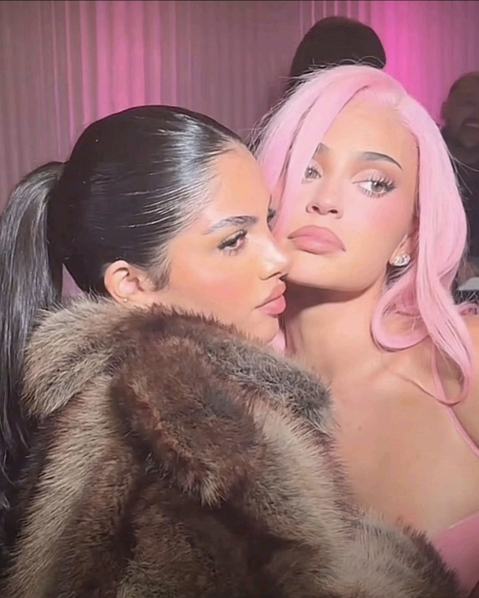 blackTinaa's tweet image. Must be tough hating Huda cause every attempt to cancel her fails dismally 🤣