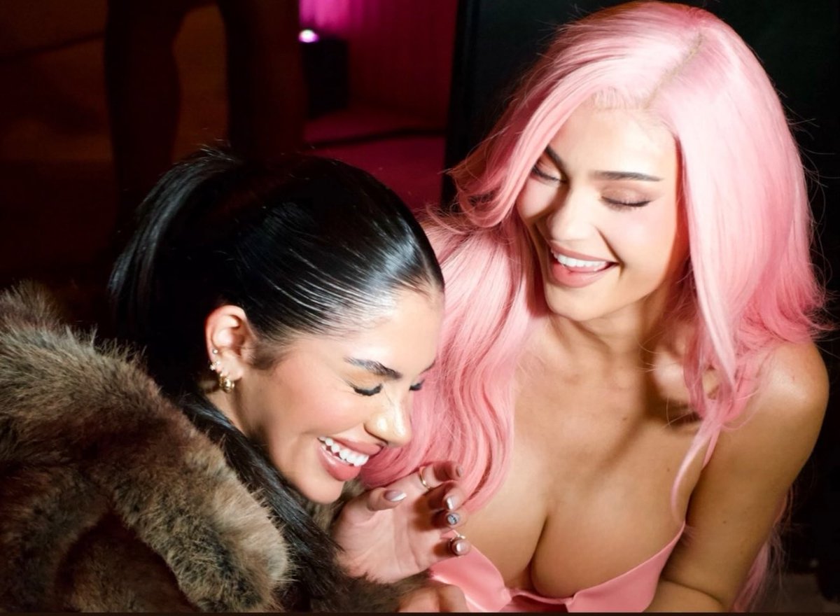 blackTinaa's tweet image. Must be tough hating Huda cause every attempt to cancel her fails dismally 🤣