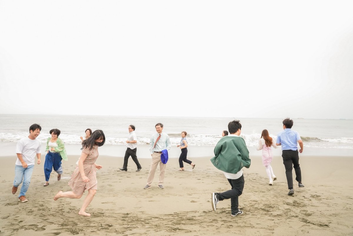 【プロフィール写真更新📸】
先日約3年ぶりに、todokeru,のコンセプトフォト・プロフィール写真を撮影しました。

撮影は設立時からtodokeru,やみんなを撮ってくれているRinda（ <a href="/rindaaason/">Rinda｜林田真実</a> ）に今回もお願いしました。

コンセプトと共に随時紹介していきますのでぜひお楽しみに！（制作）