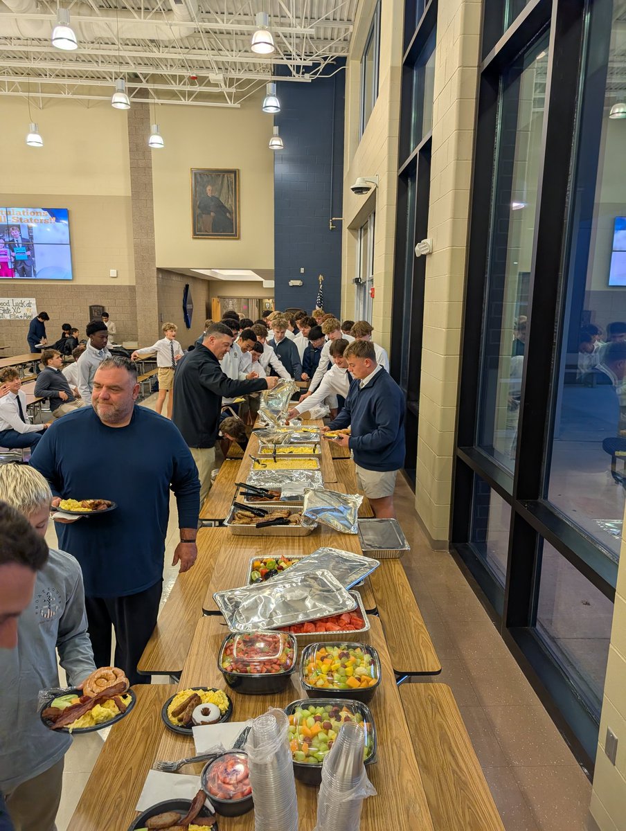 Big shout-out to the team at HyVee on Hamilton.... They sponsored a great breakfast meal for our football team and coaches after an early team Mass.

Thanks, HyVee!