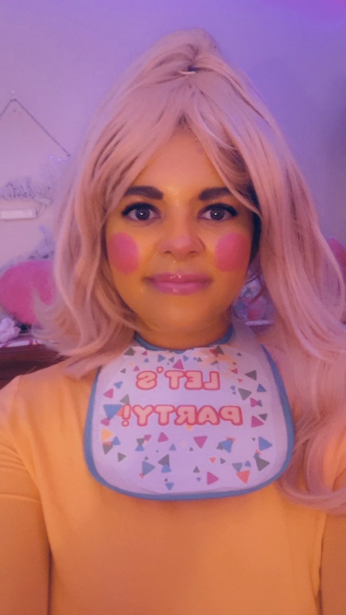 caramelbabe_14's tweet photo. I dressed up as my favorite Five Nights at Freddy’s animatronic this year! Toy Chica!!🐤🐣🐥💛 

Happy Halloween!! 🎃🍂🍁

@FNAFMovie 
#ToyChica #fivenightsatfreddys #fivenightsatfreddys2 #fivenightsatfreddysmovie2 #fnaf #FNAF2Movie #fnafmovie #fnafcosplay https://t.co/Ysb6puxXxm