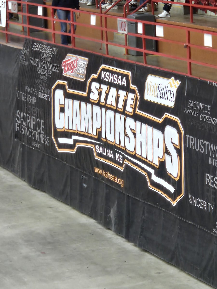 Live action from Salina! 6A State Volleyball! Owls dedeat Washburn Rural 25-15 and 25-20 in first pool match! <a href="/ADButlerOW/">ADButlerOW</a>