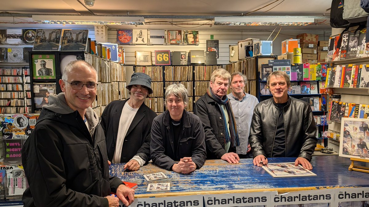 andrewb1970's tweet image. Great to meet you all @thecharlatans. An instantly loveable album 😁🤘