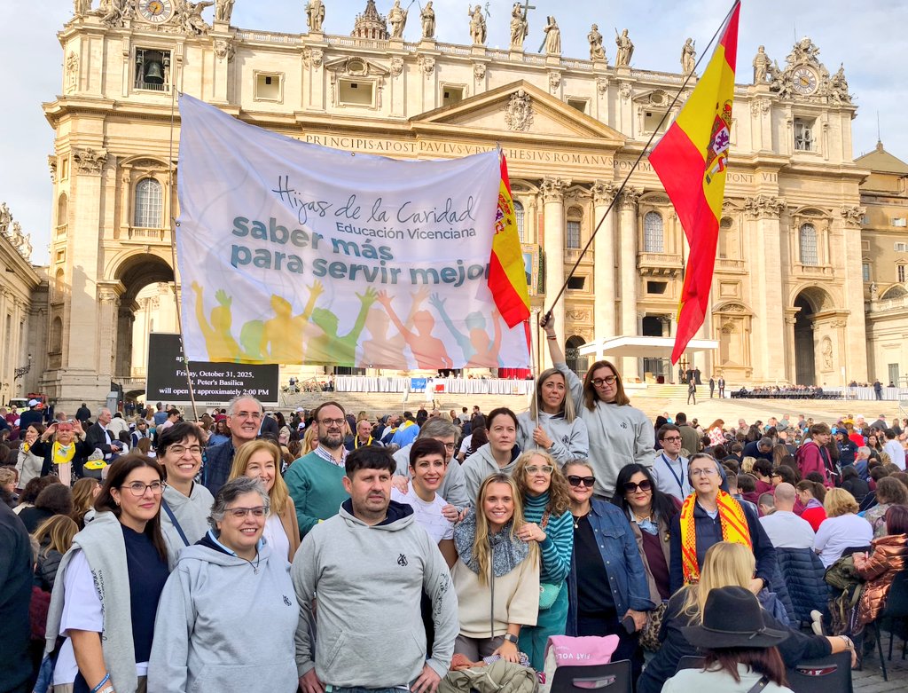 🇻🇦El #PapaLeonXIV lanza grandes retos a los educadores reunidos en Roma con motivo del #JubileoDelMundoEducativo:

«Os invito a hacer de la interioridad, la unidad, el amor y la alegría los “puntos cardinales” de la misión con vuestros alumnos»🧭

#ColegiosHHCC #CarismaVicenciano