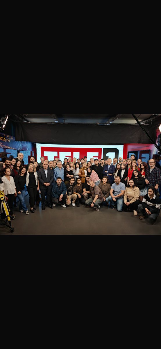 evrenozalkus's tweet photo. Dile kolay 8 yıl. Ne mücadeleler, ne zorluklarla büyüttük @drmyanardag @merdanyanardag öncülüğünde bir bebek gibi #Tele1 ‘i. Ne güzel anılar, dostluklar biriktirdik.Her zaman en büyük desteğimiz izleyicilerimiz oldu. Çok teşekkürler. Sizi seviyorum.Görüşmek üzere.❤️🙏🌺 https://t.co/UcZoQr4JKE