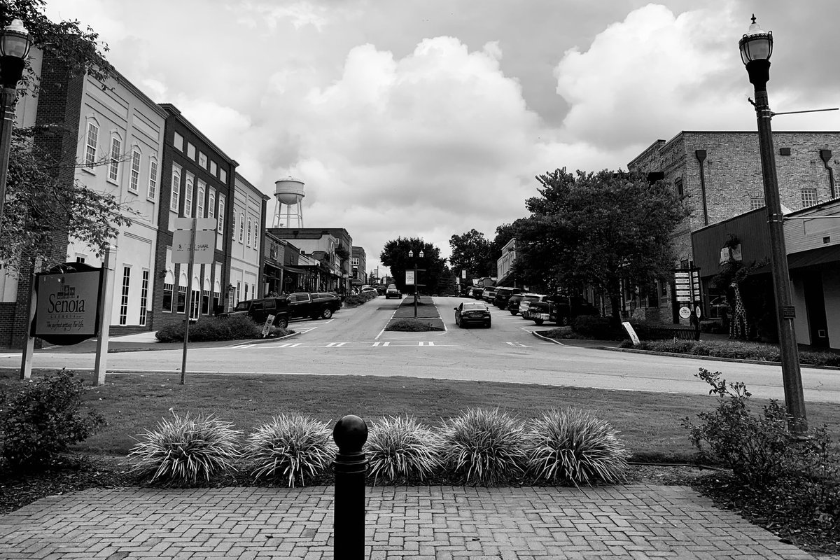 happy 15 years to #TheWalkingDead, the franchise that somehow got me a job! TWD has weirdly been a constant in my life since i was a teenager, inspiring so much of my writing and even taste in music. 

here’s a pic i took in senoia, georgia three years ago to celebrate 🧟