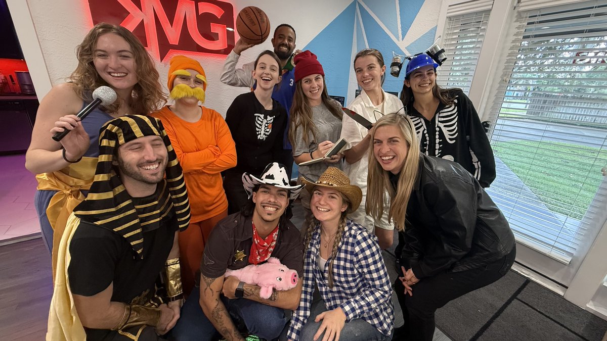 KafkaMediaGroup's tweet image. Happy Halloween for KMG!🎃