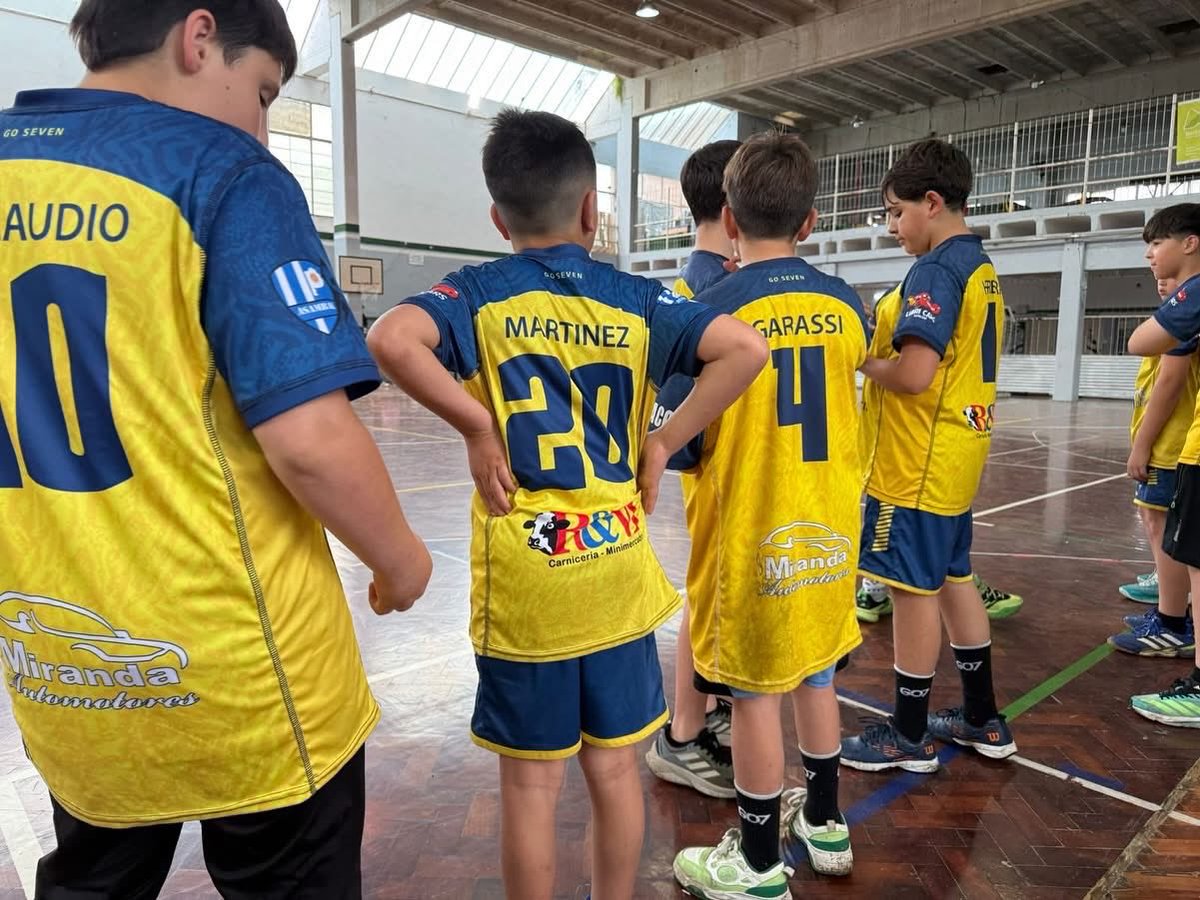 CatHandball1's tweet photo. 📊 Finalizamos la jornada con 8 victorias y 5 derrotas.

#VamosCATHandball 💙💛💙 https://t.co/pyGNzqcGxV