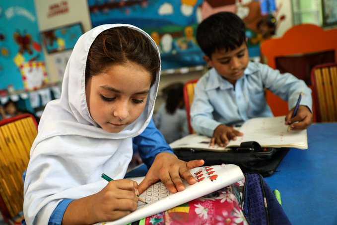 "Every day, we write the future." ~<a href="/TheAmandaGorman/">Amanda Gorman</a> 

Please retweet if you agree w/these #SundayThoughts &amp; that #EducationCannotWait for any child! 

#KeepHopeAlive @stateprm @sida @canadadev @afd_en @icelanddevcoop #222MillionDreams✨📚