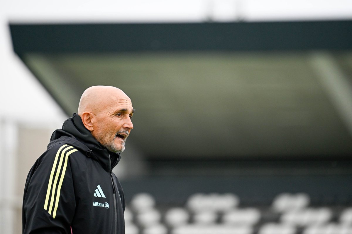 juventusfc's tweet photo. Primo allenamento in campo agli ordini di mister Spalletti 🫡 https://t.co/rMXRBoYu8V