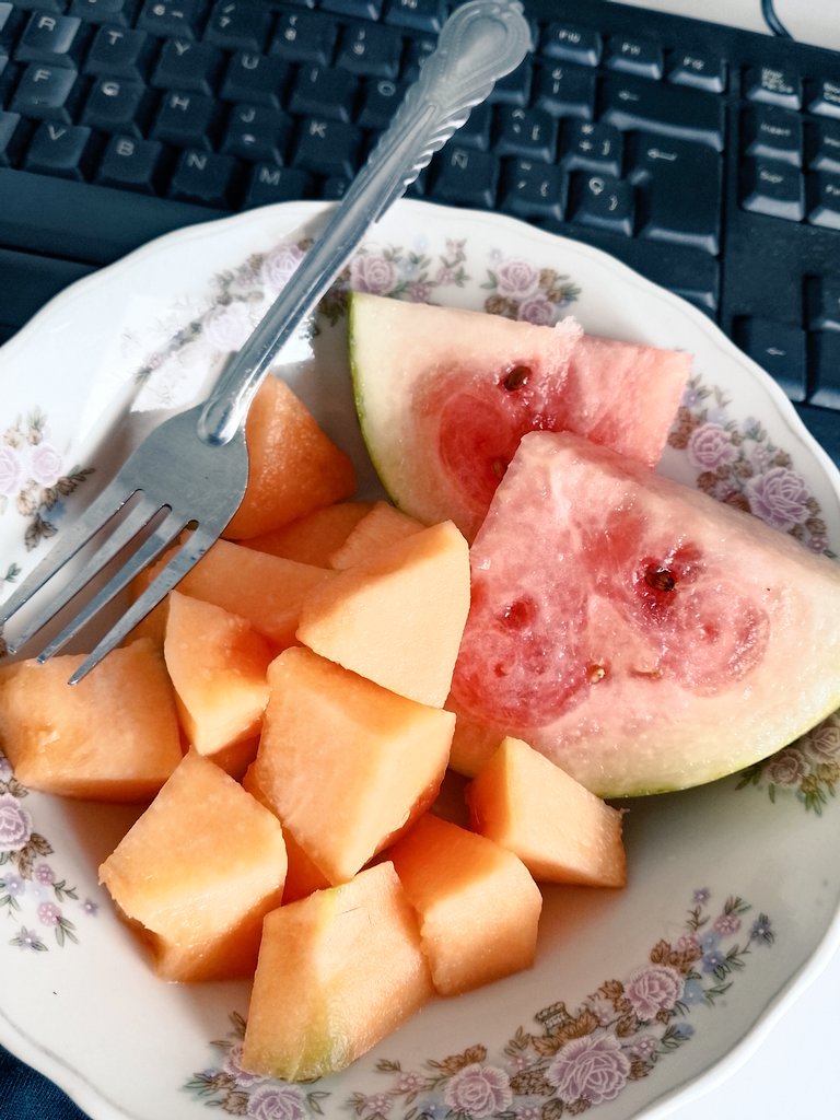 TANGERINE🧡🪐 (@shayleen_c) on Twitter photo 😋😋 😋😋