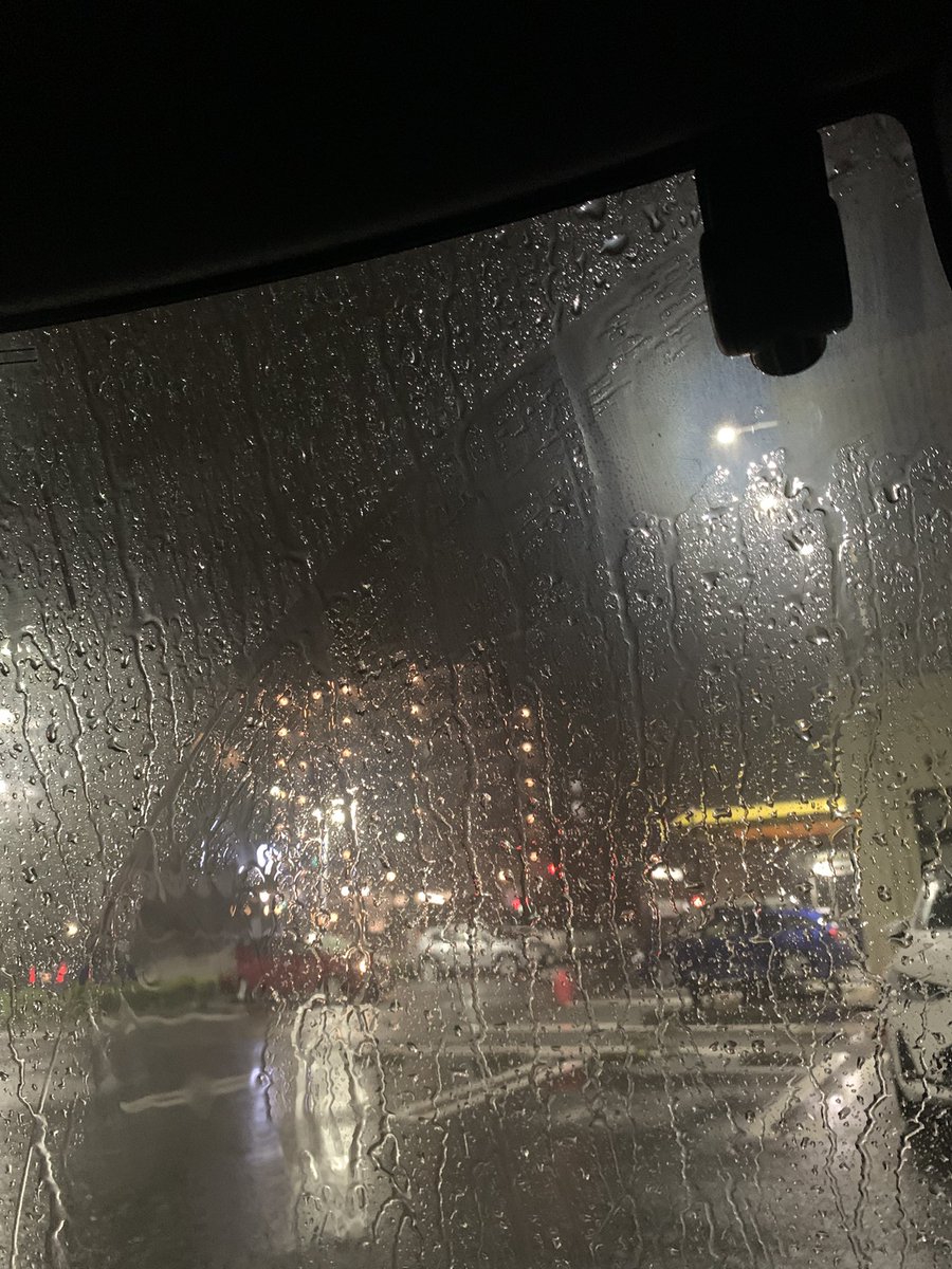 FiSHTANK19XX's tweet photo. ブックポート栗平店最終日の閉店間際に本7冊と文房具を購入。夕方から大雨。でも賑わってて楽しい時間でした。35年ここに通うのが日常だったから明日から退屈するだろうなあ。#BOOKPORT #ブックポート #ブックポート栗平店 #にゃんすた〜ず https://t.co/sDZYjwPE3t