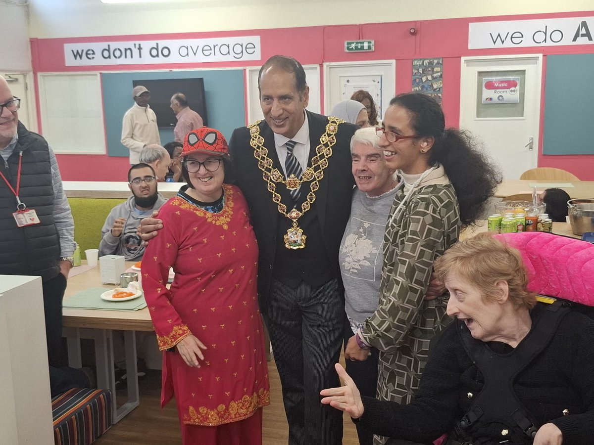 BrumLordMayor's tweet image. Last week I joined Alderman Bowen Day Centre for more Diwali celebrations.

A joyful afternoon filled with colour, music and community spirit.

Thank you to all who made it so special.

#DiwaliBirmingham #LordMayorCelebrates #InclusiveCommunity