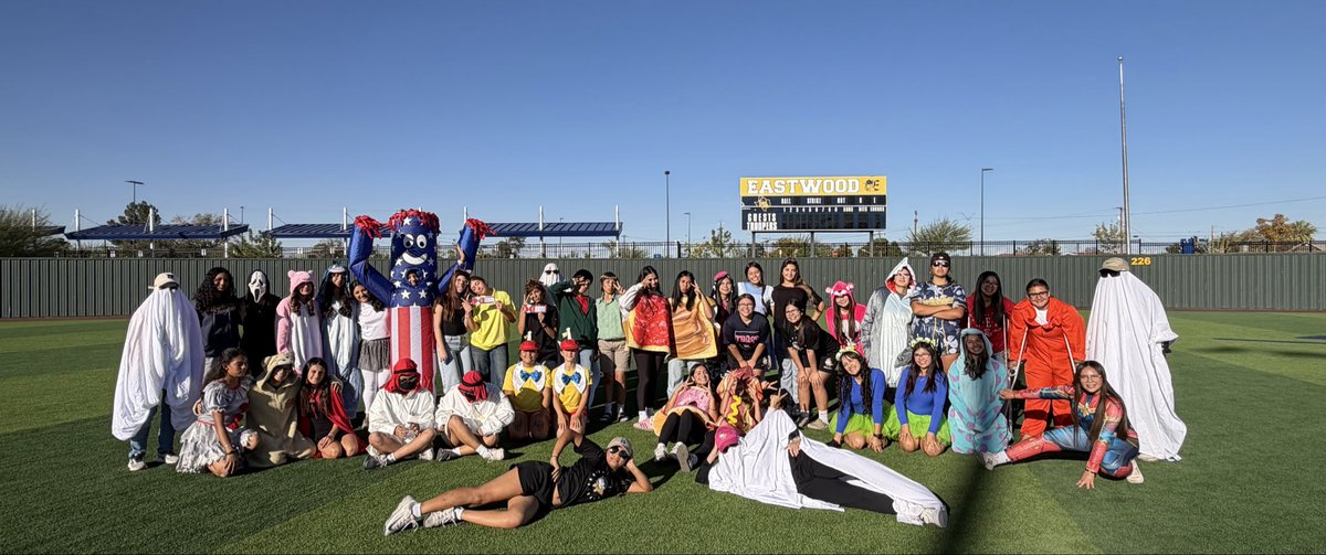 EastwoodSBall's tweet photo. Happy Halloween!
🎃 🥎👻
#Team34 #mudita #eastwoodsoftball #gotroop #TrooperSoftball https://t.co/UEIR2mD7Sk