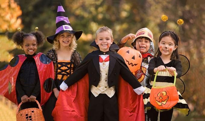 5 Halloween Safety Tips for You and Your Children 

dragongym.com/blog/5-hallowe… <a href="/somnathsikdar/">somnathsikdar</a>