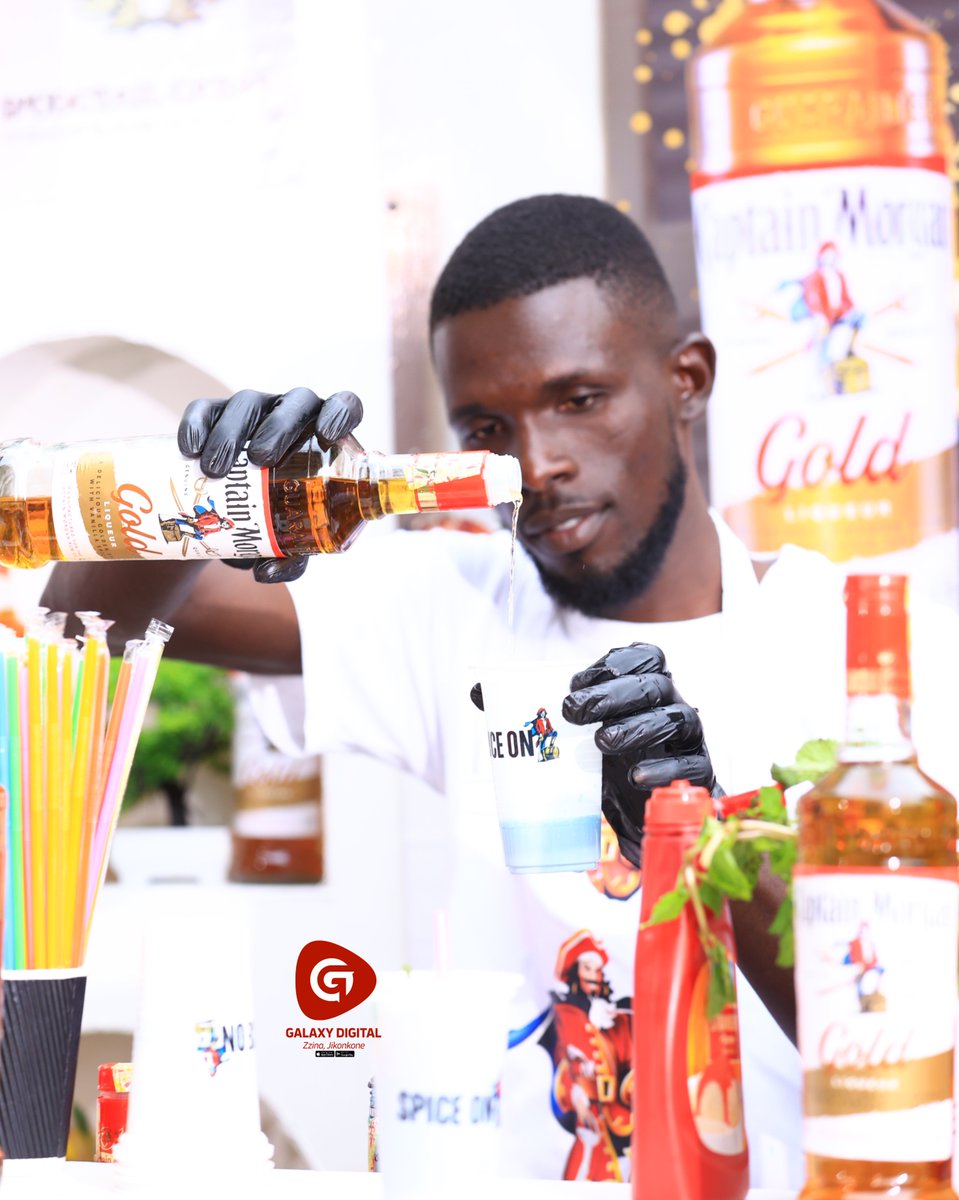 GalaxyTVUg's tweet image. Cocktails are flowing in plenty at the #JikonkoneBigBang.

#CaptainMorganUG Cheers your vibes!

#SpiceOn | #JikonkoneBigBang | #ZzinaLifeStyle