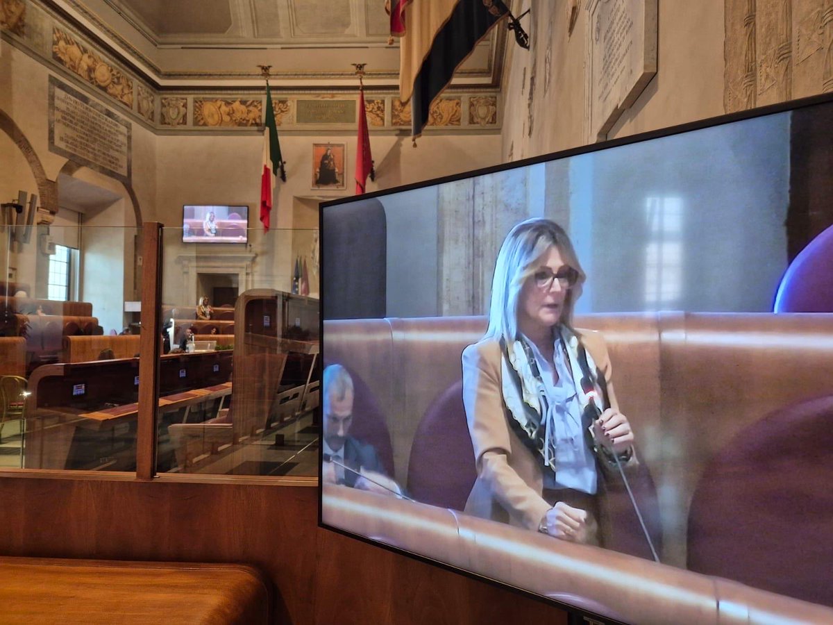 CislRomaRieti's tweet photo. Rosita Pelecca interviene oggi in Aula Giulio Cesare in Campidoglio su Salute e Sicurezza sul Lavoro su invito della Presidente dell'Assemblea Capitolina
Svetlana Celli.
“La Cisl continuerà a presiedere i luoghi delle decisioni per una compiuta Governance Partecipata a #Roma https://t.co/sfyjmENue1