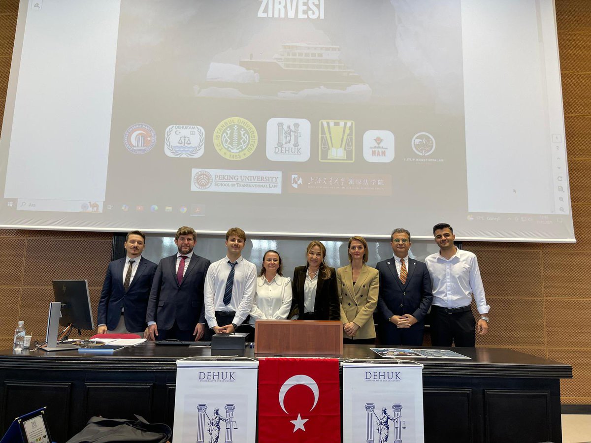 Bugün İstanbul Üniversitesi Demokrasi ve Hukuk Kulübü’nün düzenlediği Deniz ve Kutup Hukuku Zirvesi’ne katılım sağladım. 

Öğrencilerin yoğun ilgisi bizi hem şaşırttı hem de çok mutlu etti! ✨
