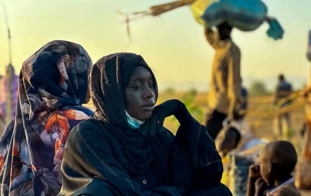 اللجنة الدولية لـ #الصليب_الأحمر تدعو قادة العالم للتحرك لوقف القتل العشوائي في #السودان

- إيغر حذرت من كارثة إنسانية غير مبررة وطالبت بإجبار أطراف النزاع على احترام القانون الدولي الإنساني