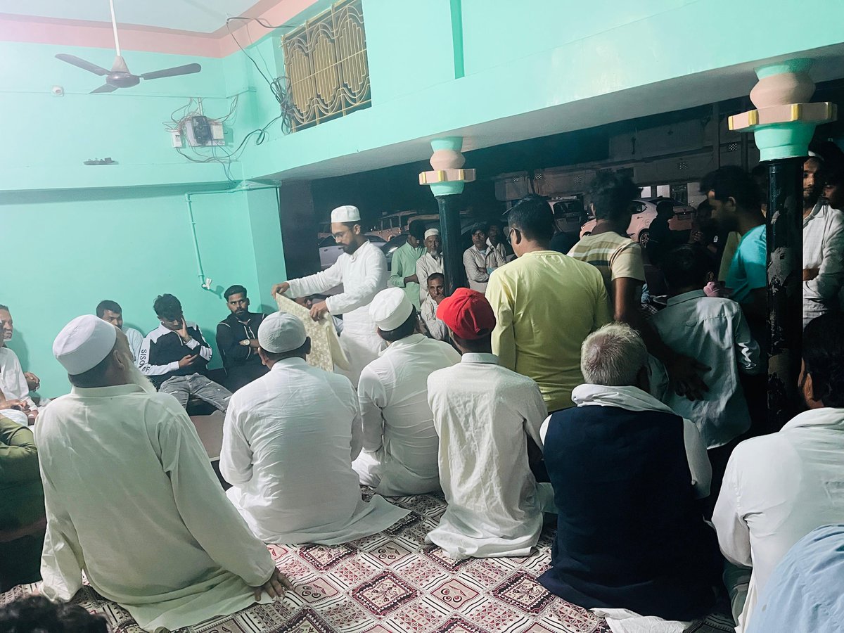 आज बाजपट्टी विधानसभा क्षेत्र के महागठबंधन समर्थित राजद के उम्मीदवार श्री मुकेश कुमार यादव जी के समर्थन में जनसंपर्क कर मतदाता मालिकों से वोट की अपील की।

जनजन की एक ही पुकार,
अबकी बार तेजस्वी सरकार।
<a href="/yadavtejashwi/">Tejashwi Yadav</a> <a href="/RJDforIndia/">Rashtriya Janata Dal</a> #bajpatti