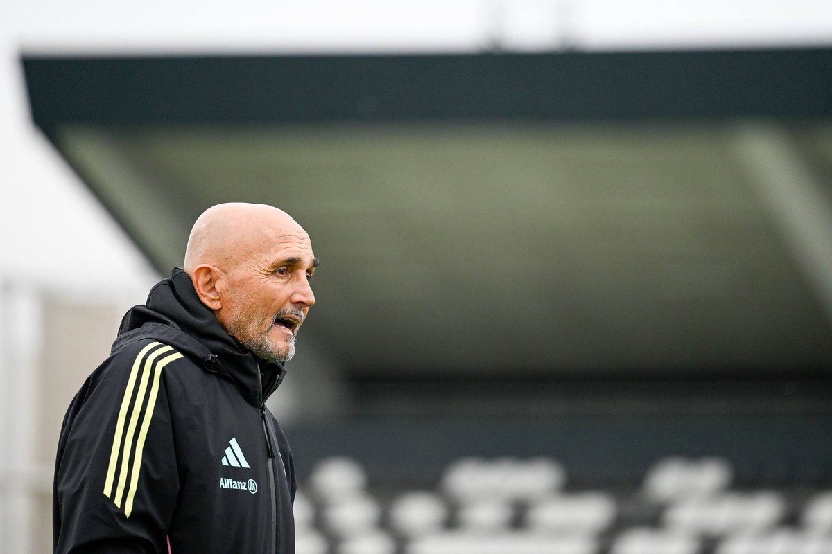 Santo__Jj's tweet photo. 🔴🔥 Primo allenamento in campo agli ordini di #SpaccaOssa #Spalletti
#Juventus https://t.co/nUqsQQsyBd