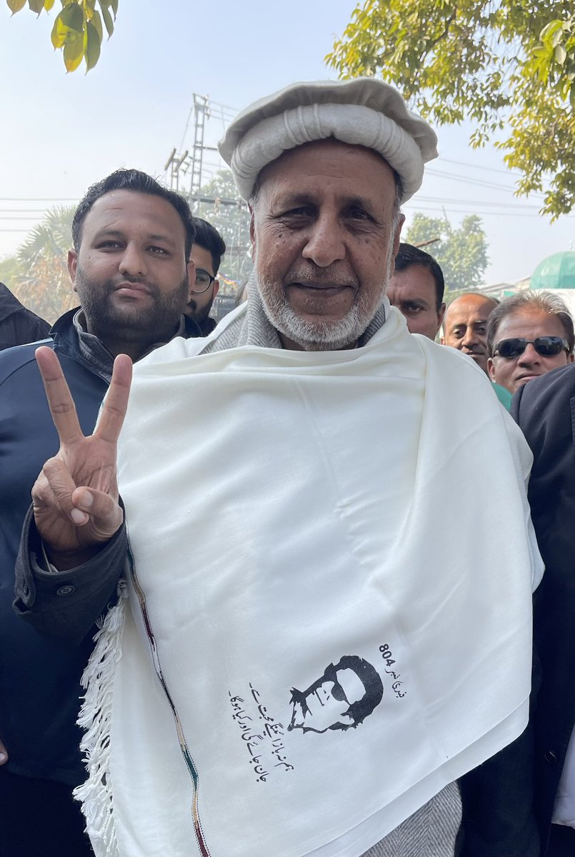 محمود الرشید کی طبعیت کافی ناساز ہوگئی تھی انہیں جناح ہسپتال منتقل کیا گیا ہے 

اس غریب کیلئے بھی آواز اٹھائیں