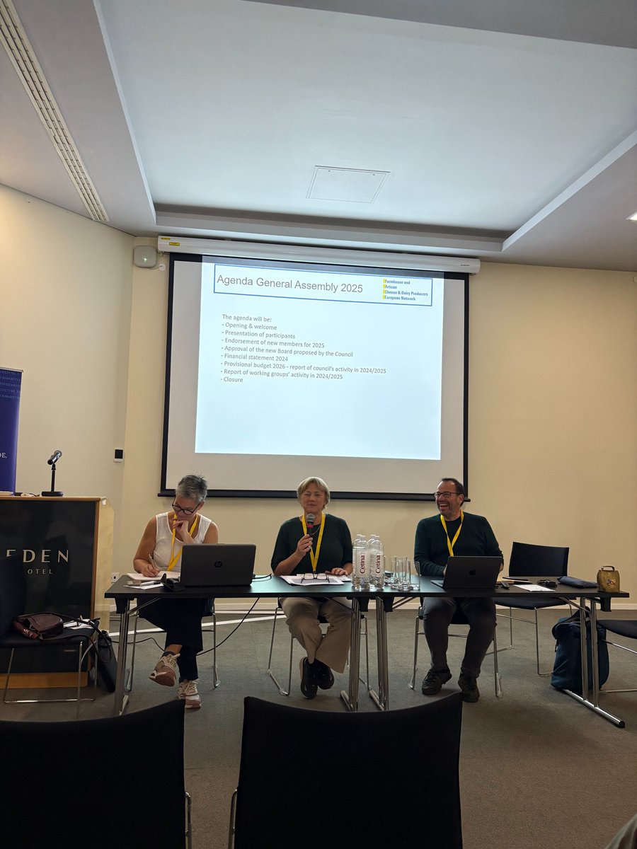 #FACECONGRESS
#DAY2
Dans un 1er temps, différents discours d’accueil des institutions agricoles, et de Kerstin Jurss.
Dans un 2ème temps, un ensemble de conférences sur le thème du tourisme.
L’après-midi, s’est tenu l’AG.
Le soir, le traditionnel buffet de #fromages européens