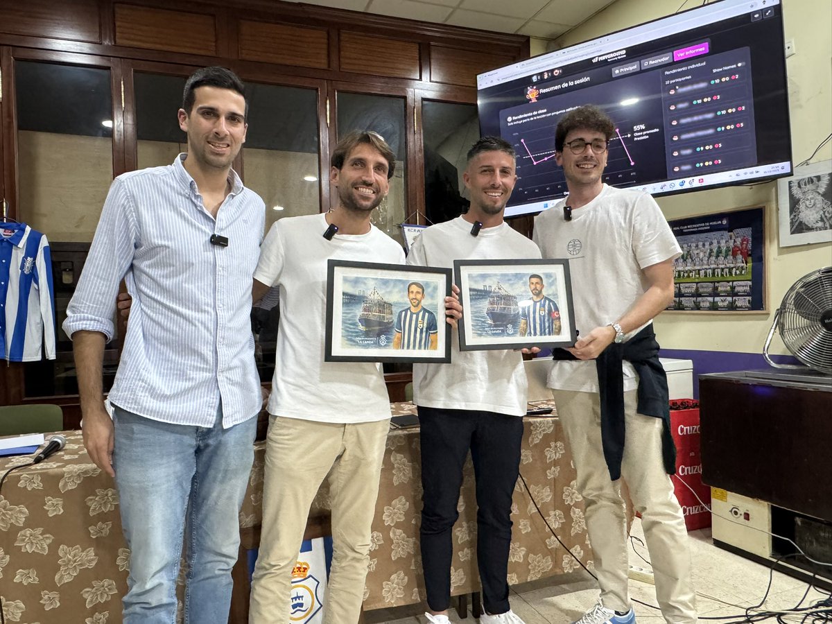 recreoficial's tweet photo. Enhorabuena a @somoslacanoa por la celebración de su III Tertulia con Antonio Domínguez y @alebernal25 👏🏻

Fue un placer compartir con vosotros la tarde de ayer, gracias por todo 💙

#DondeElFutbolEmpieza #DecanoDelFutbolEspañol https://t.co/5WjdmfPfh4