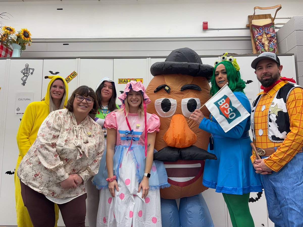 KHansonRNAO's tweet photo. I wasn’t tricked, but I was treated at my site visit at Ontario Native Women’s Association today 🎃🧡 we looked at a gap analysis for the DFU BPG &amp; had great discussion! @GraceSuvaRN @DorisGrinspun @RNAO https://t.co/UfuBdVLwdg