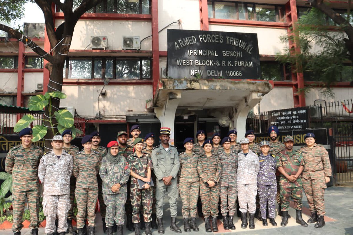 artrac_ia's tweet image. "𝐈𝐧𝐬𝐭𝐢𝐭𝐮𝐭𝐞 𝐨𝐟 𝐌𝐢𝐥𝐢𝐭𝐚𝐫𝐲 𝐋𝐚𝐰, 𝐍𝐞𝐰 𝐃𝐞𝐥𝐡𝐢"

Student Officers attending Judge Advocate Basic Course at #IML, New Delhi from #IndianArmy, #IndianNavy, #CoastGuards and Friendly Foreign Countries, #FFC of #Cameroon, #Maldives, #Nepal &amp;amp; #Tanzania visited