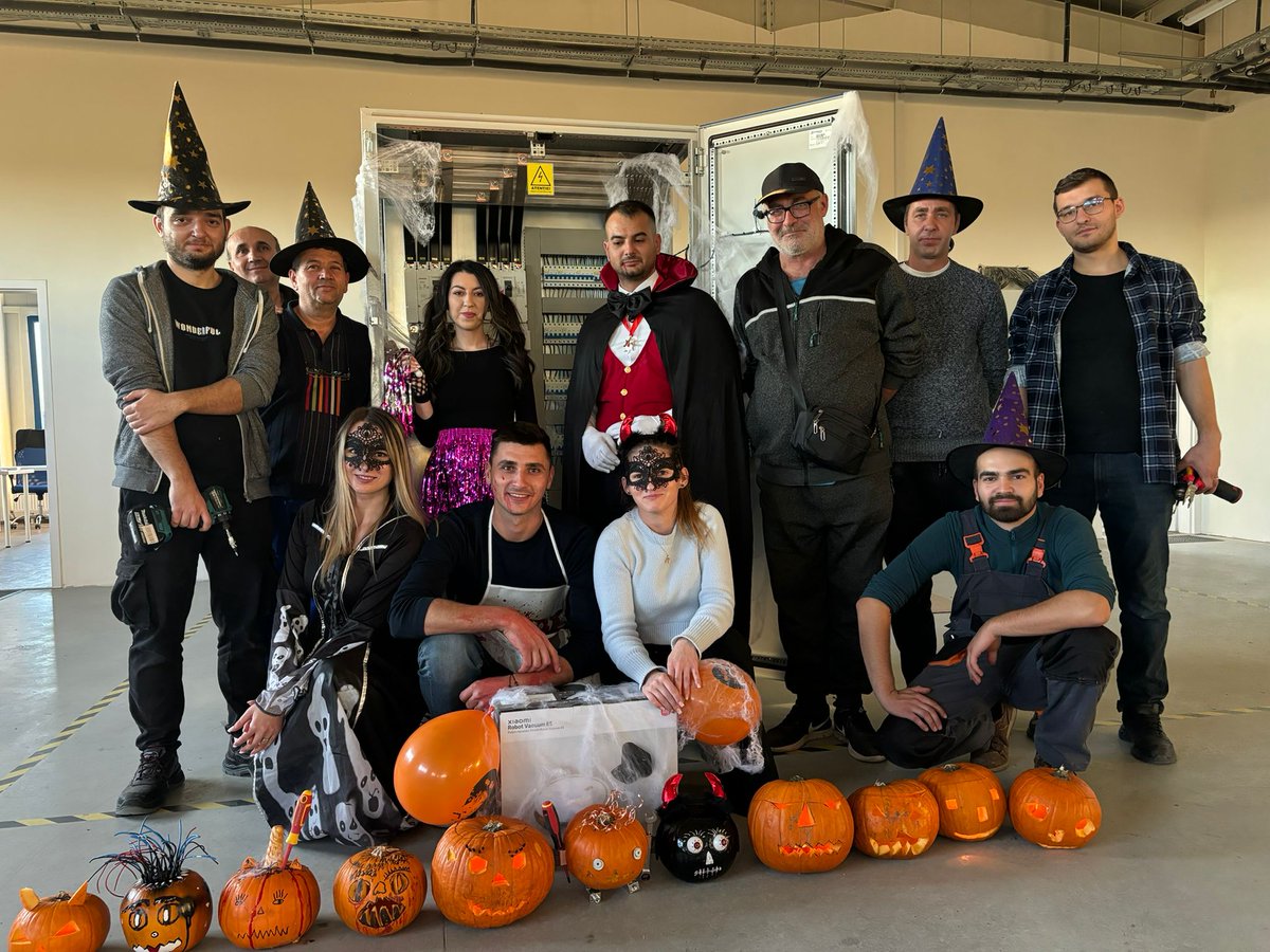 Satech_Electric's tweet photo. Buhuhuuu! 👻

Am pus deoparte schemele electrice pentru cateva ore si am pregatit impreuna decorul de Halloween. 🎃

Singura „sperietura” la 𝐒𝐚𝐭𝐞𝐜𝐡?  Er🎃r🕯️ce se pot strecura in tablouri! 😱

#SatechElectricPanels #Teamwork #EngineeringExcellence #Halloween2025 https://t.co/Oo6M46KA9L